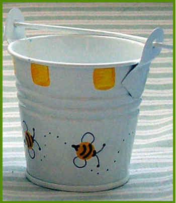 bee_baby_tin.jpg (15796 bytes)