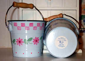 gift_pots_favors/enamel_pail_4.jpg (86390 bytes)
