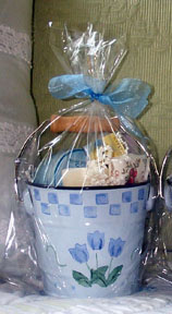 gift_tin_2_th.jpg (50901 bytes)